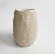 Load image into Gallery viewer, The 'Bud Vase' Raw Speckled