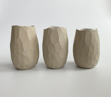 Load image into Gallery viewer, The 'Bud Vase' Raw Speckled