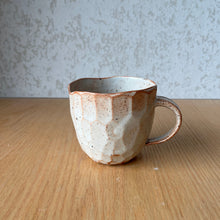 Load image into Gallery viewer, Small Faceted Mug Shino
