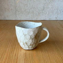 Load image into Gallery viewer, Small Faceted Mug Speckled
