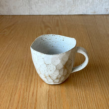 Load image into Gallery viewer, Small Faceted Mug Speckled
